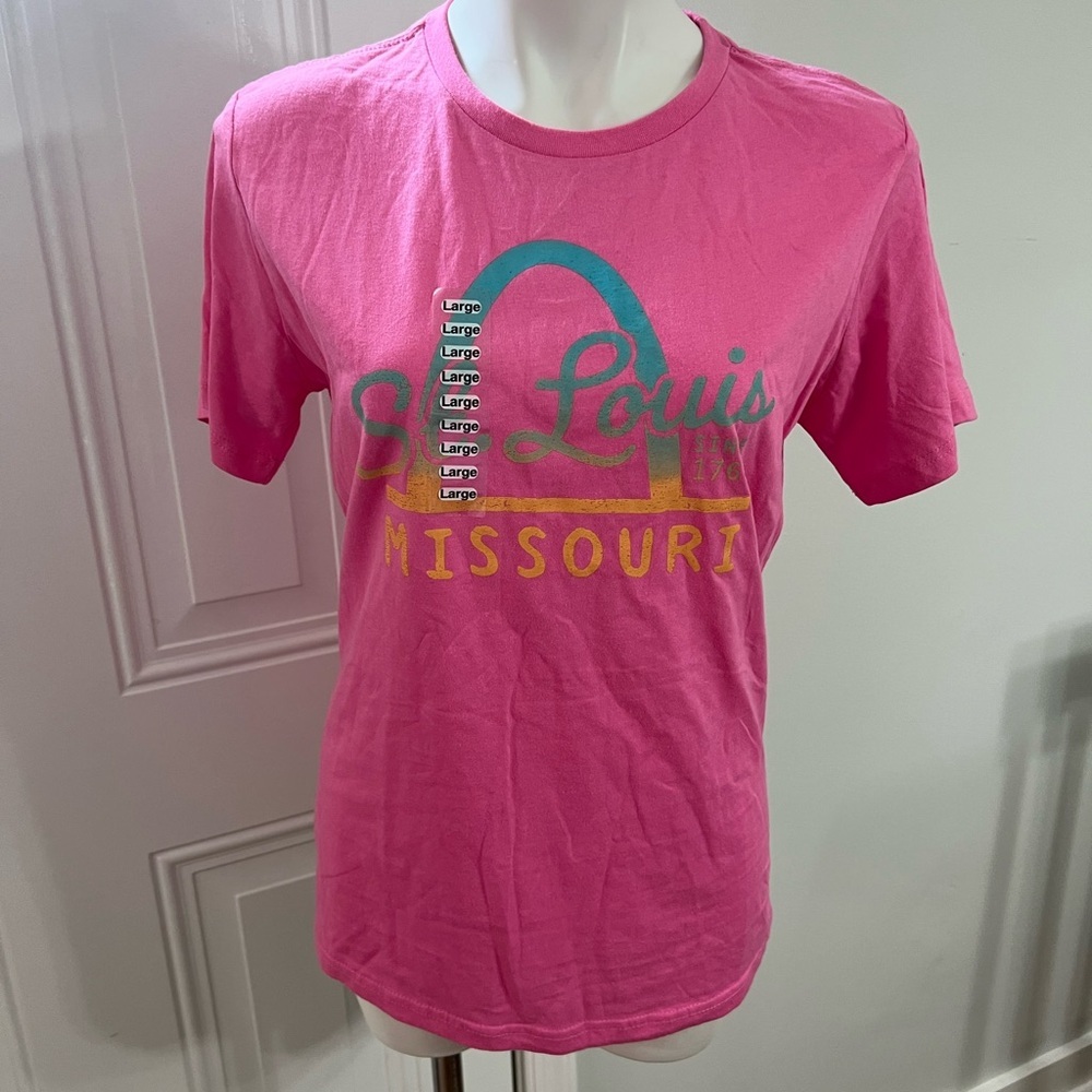 NWT St Louis Missouri Fitted Pink and Green Short Sleeve Tee